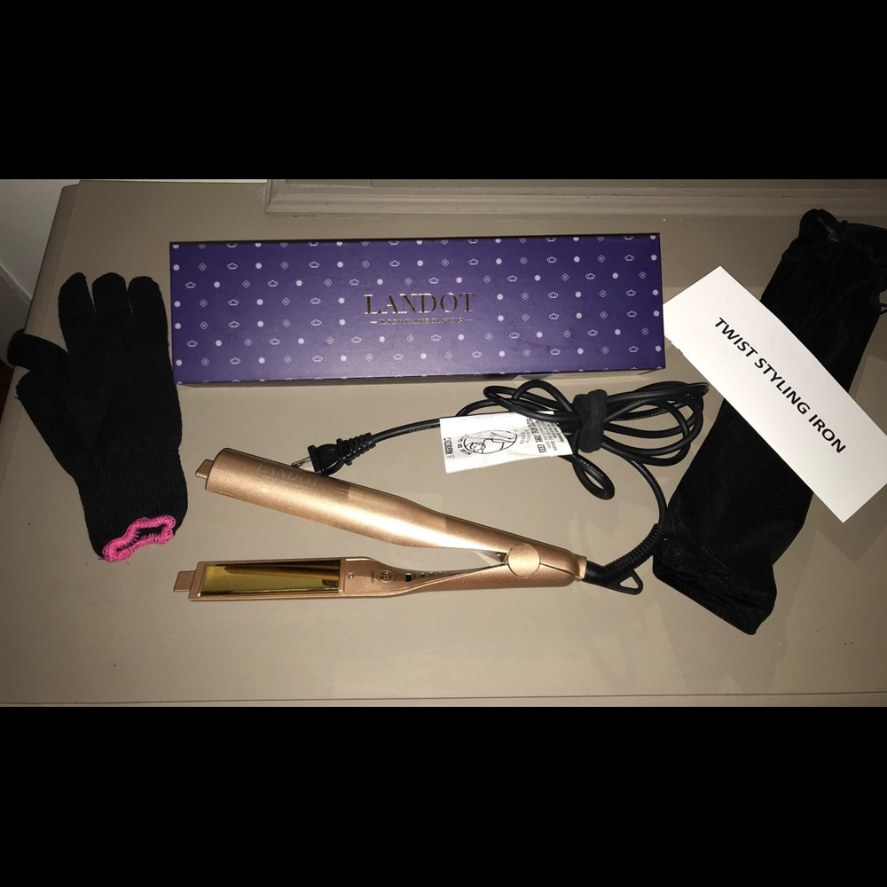 “Landot” Twist Styling Iron